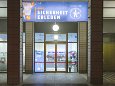 Unser Laden von außen